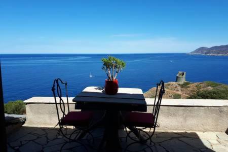 Pino House | Coin de paradis avec vue unique sur la mer et la tour génoise