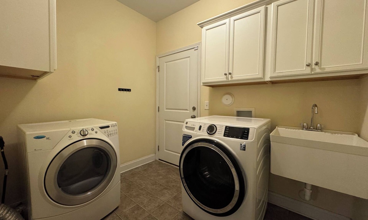 Murraysville House | Colorful 3-bedroom home; located only 15 min from Wrightsville Beach & shopping.