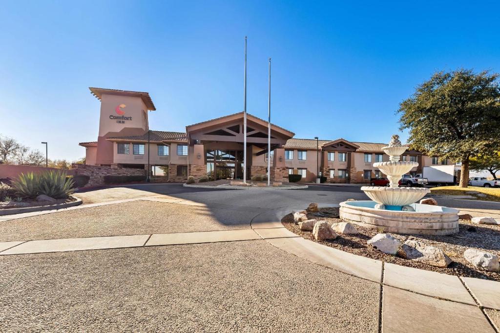 Pomerene Hotel | Comfort Inn Benson near Kartchner Caverns