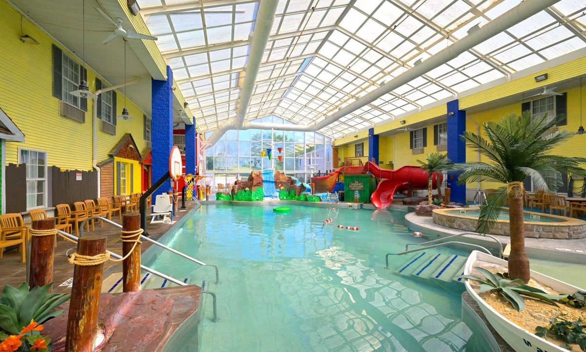 Bellville Hotel | Comfort Inn Splash Harbor