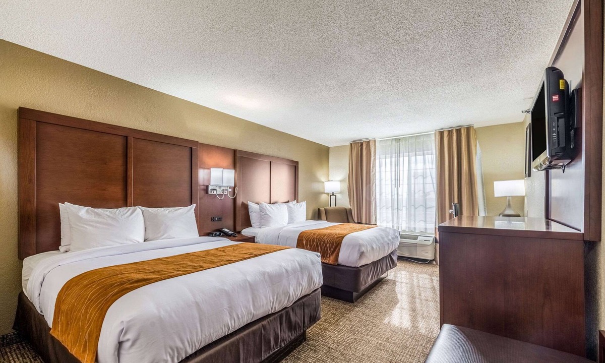 Murlin Heights Hotel | Comfort Inn & Suites Dayton North
