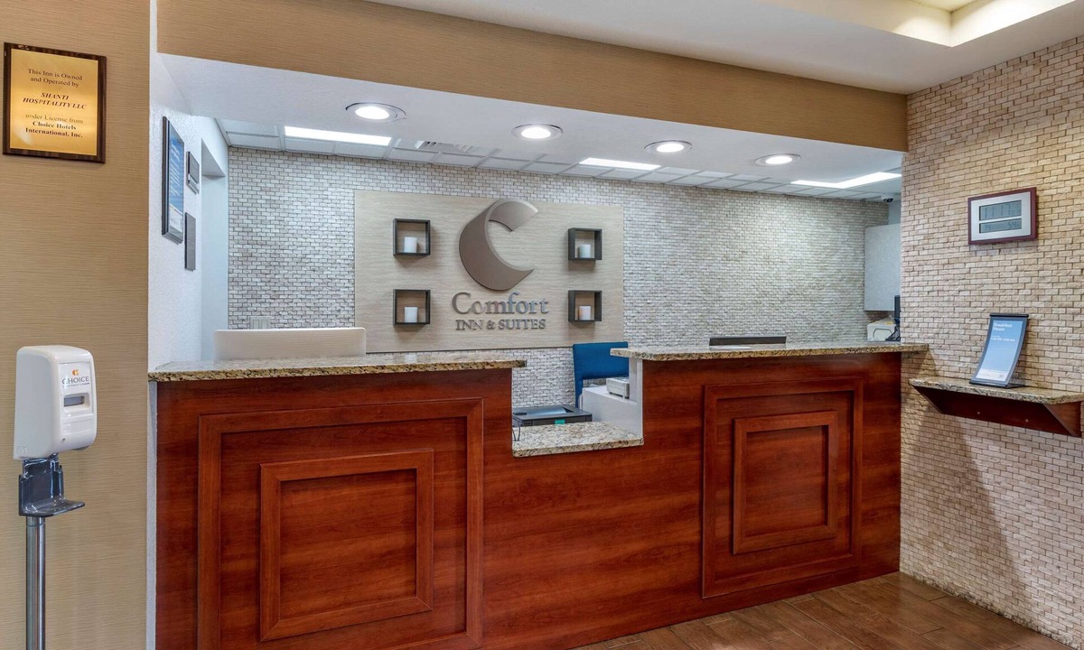 Dayton Hotel | Comfort Inn & Suites Dayton Northwest - Englewood
