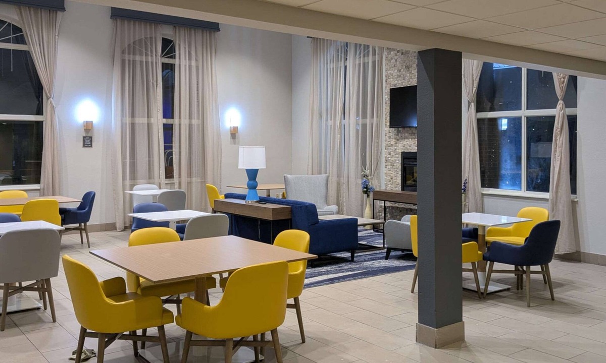 Sharonville Hotel | Comfort Inn & Suites Sharonville - Cincinnati North
