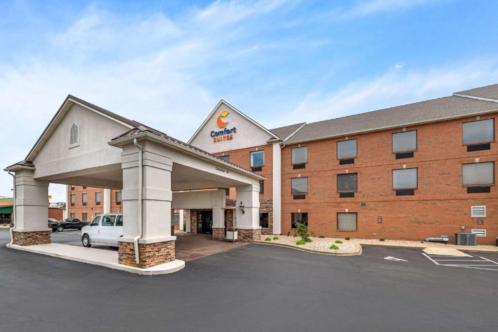 Buechel Hotel | Comfort Suites Louisville Airport