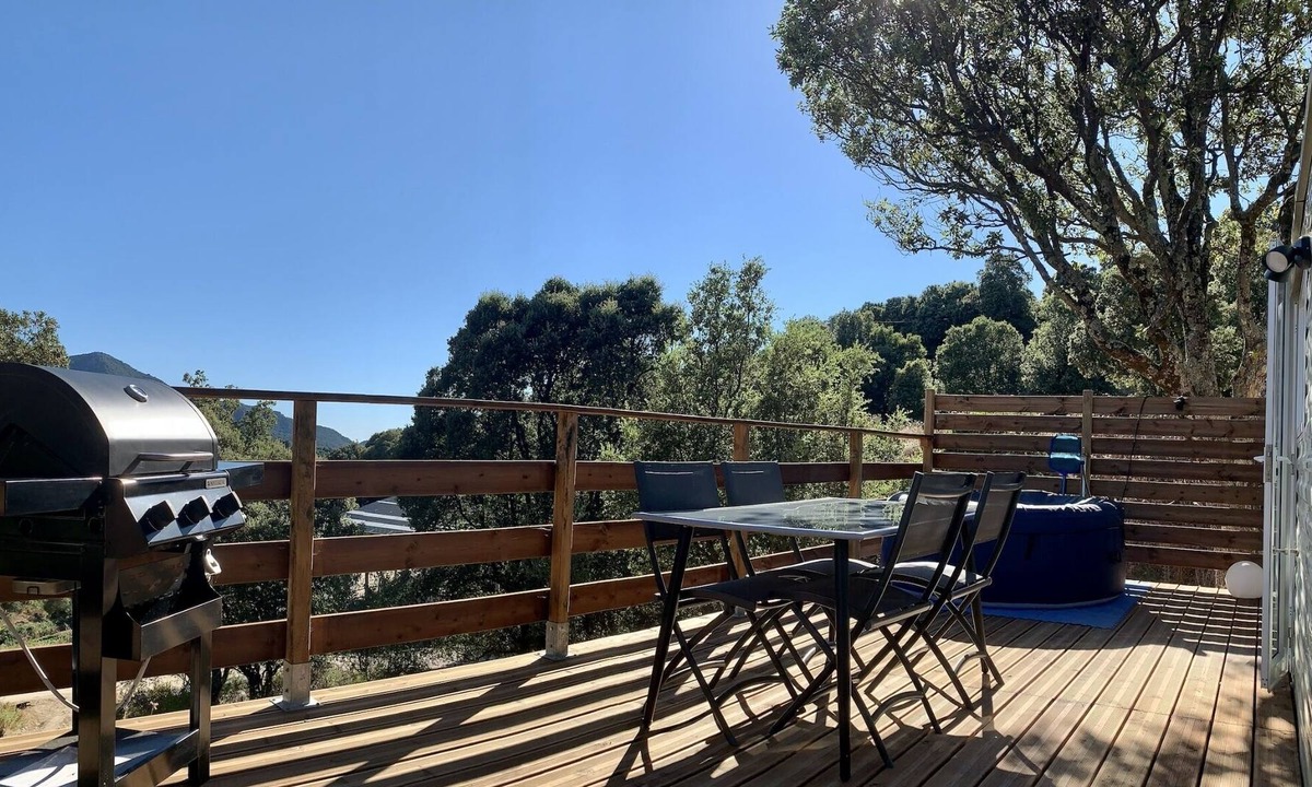 Vico House | Comfortable mobile home with jacuzzi