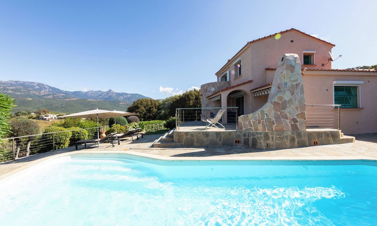 Figari Villa | conditioned 130m2 villa with heated pool panoramic view of mountains