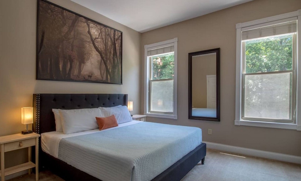 Mount Adams Condo | ★Condo for 4★Parking★Washer+Dryer★Nr Eden Park★