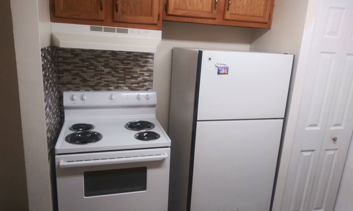 East Price Hill Condo | Condo on a Hill with an Outdoor Pool