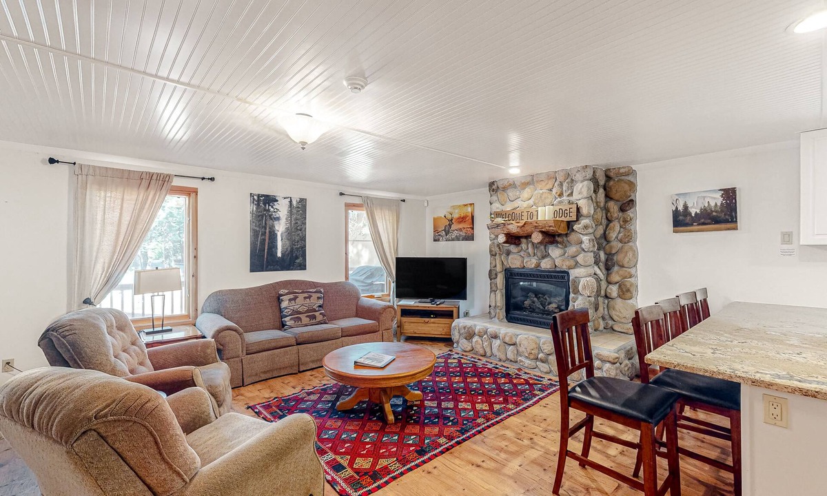 Yosemite National Park House | Condo on the Yosemite boundary with central AC & EV charger