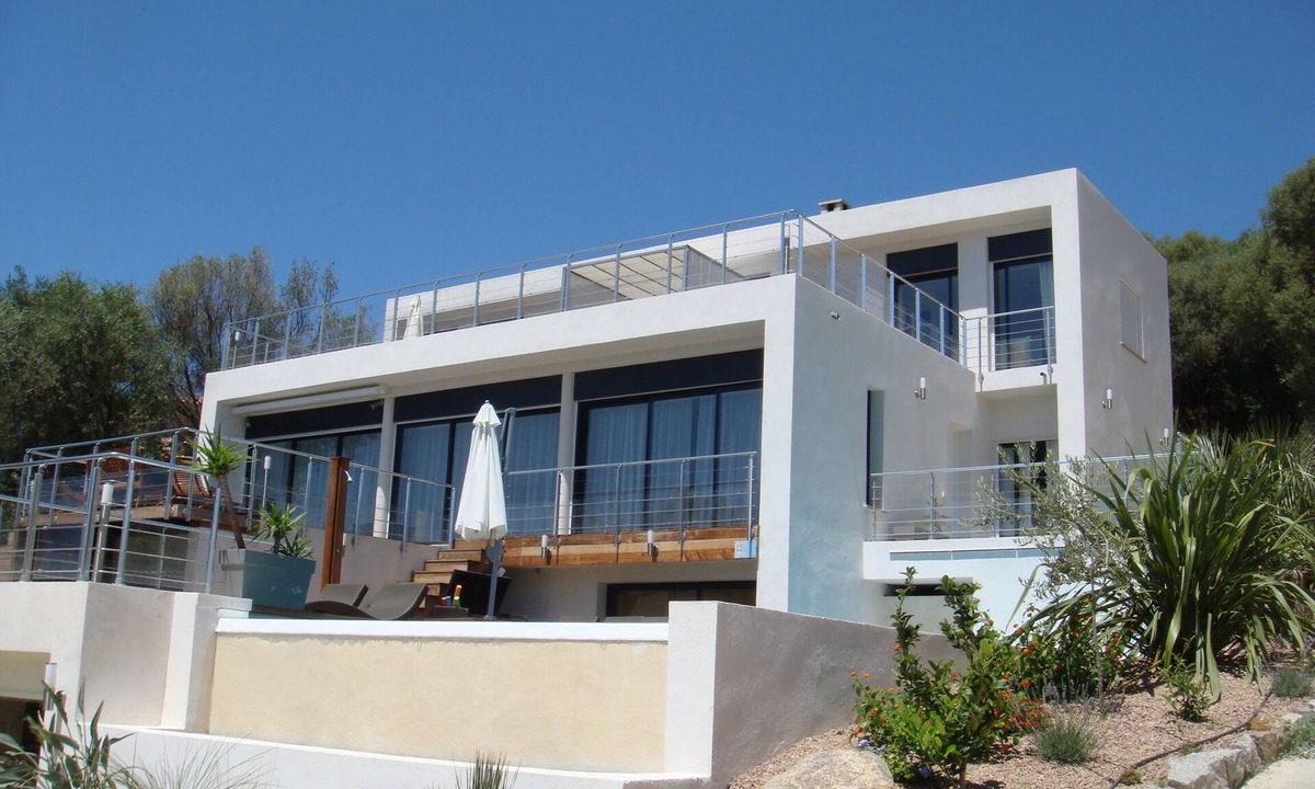 Tiuccia Villa | CONTEMPORARY AIR-CONDITIONED VILLA WITH HEATED SWIMMING POOL NEAR THE BEACHES 4* - FRANCE