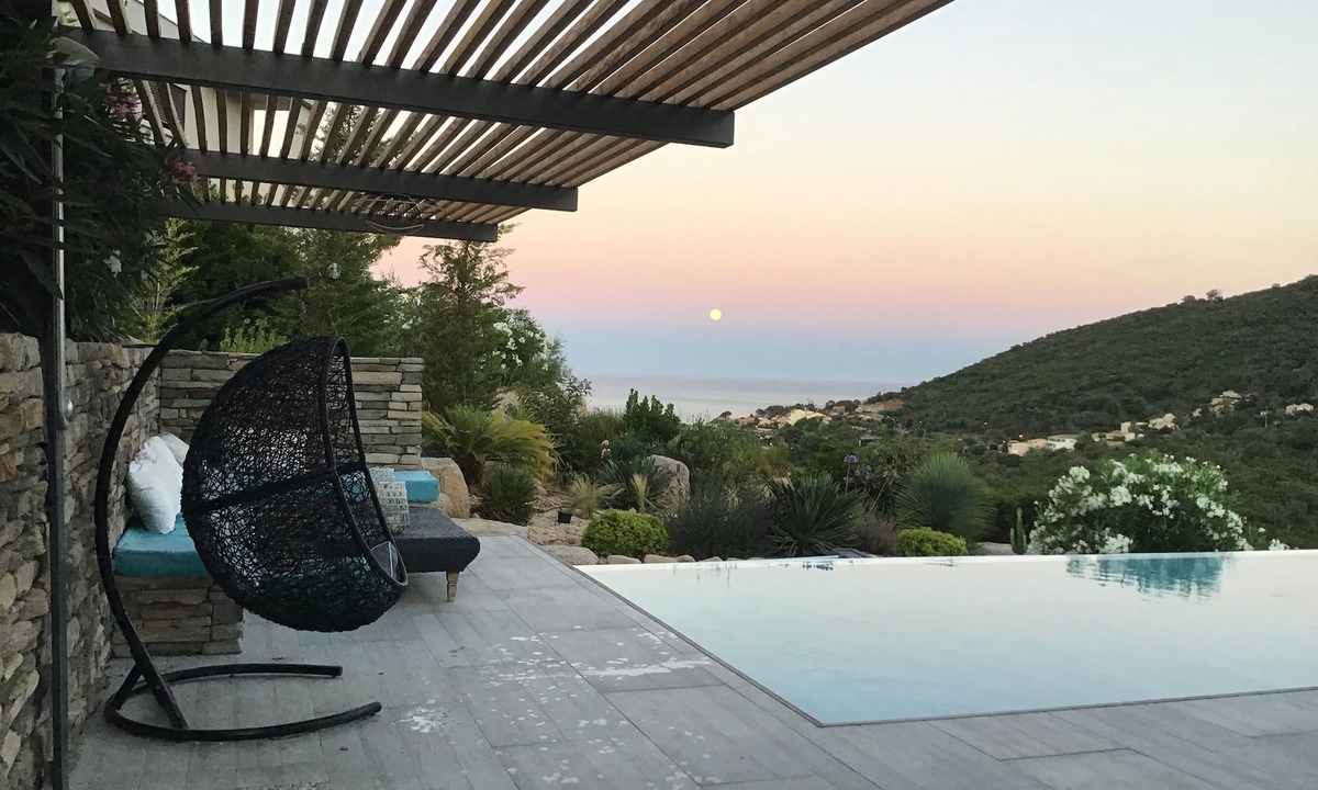 Conca House | Contemporary house, Swimming pool, 800m from the beach, secure residence, South Corsica