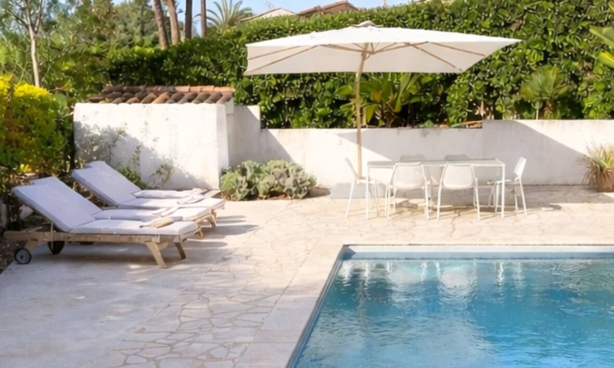 Mezzavia Villa | Contemporary Villa & Pool