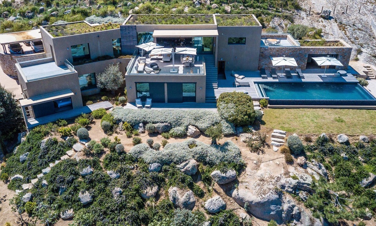 Calvi Villa | Contemporary villa with exceptional view over the bay of Calvi!