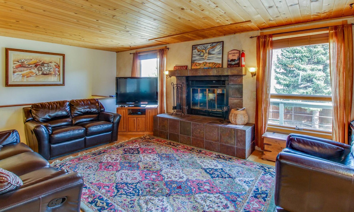 Durango House | Conveniently located, spacious home with large private hot tub & fireplace