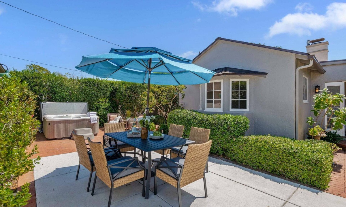 Montecito House | Coral Cottage- Just minutes away from Butterfly Beach & Montecito's Lower Village!