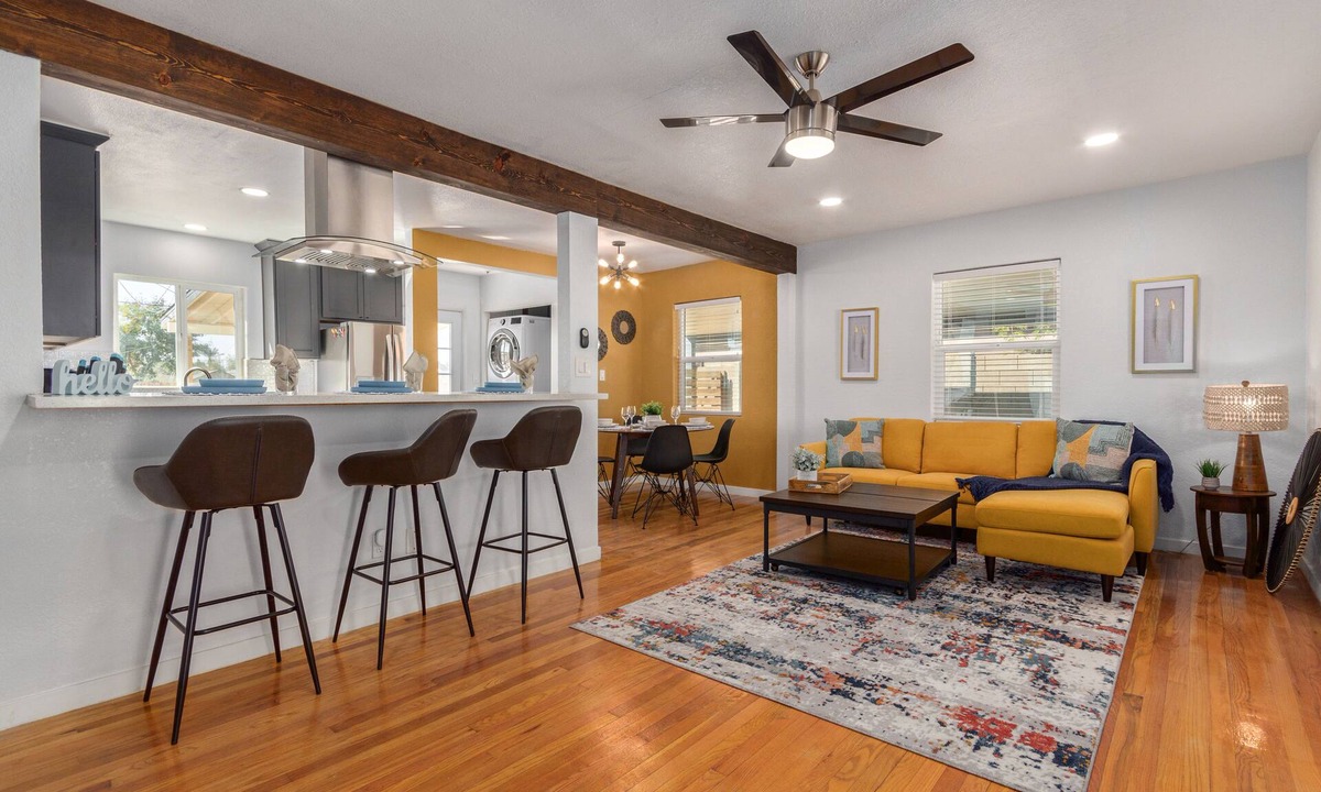Coronado House | Coronado Cool, Banner Close, Cozy Vibes Sleeps 4