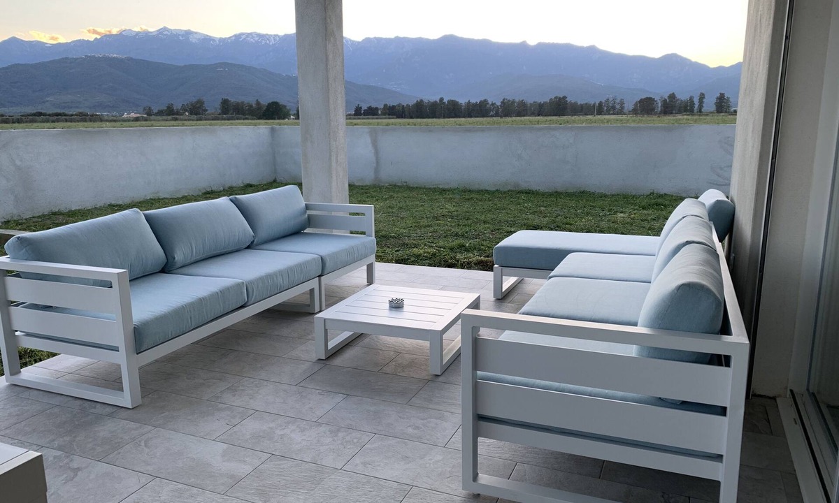 Ghisonaccia House | Corsica Villa with pool at the foot of the mountains 4kms from the sea