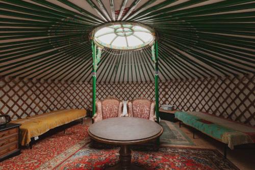 Dunlap House | Cosy yurt at a nature retreat in Sequoia N Forest