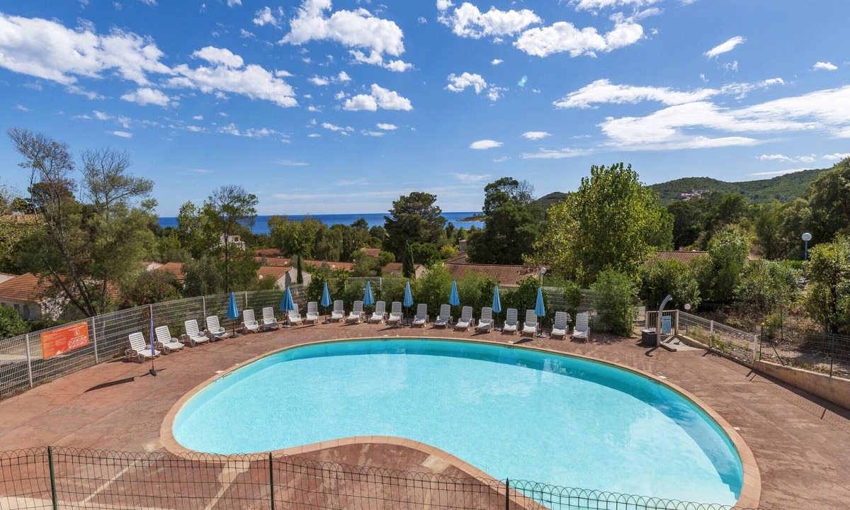 Favone Ski Chalet | Cottage 7 people near the sea with a swimming pool