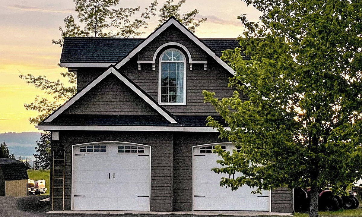 Colbert Cottage | Country Green Bluff Carriage House with fire pit and pickleball, north Spokane