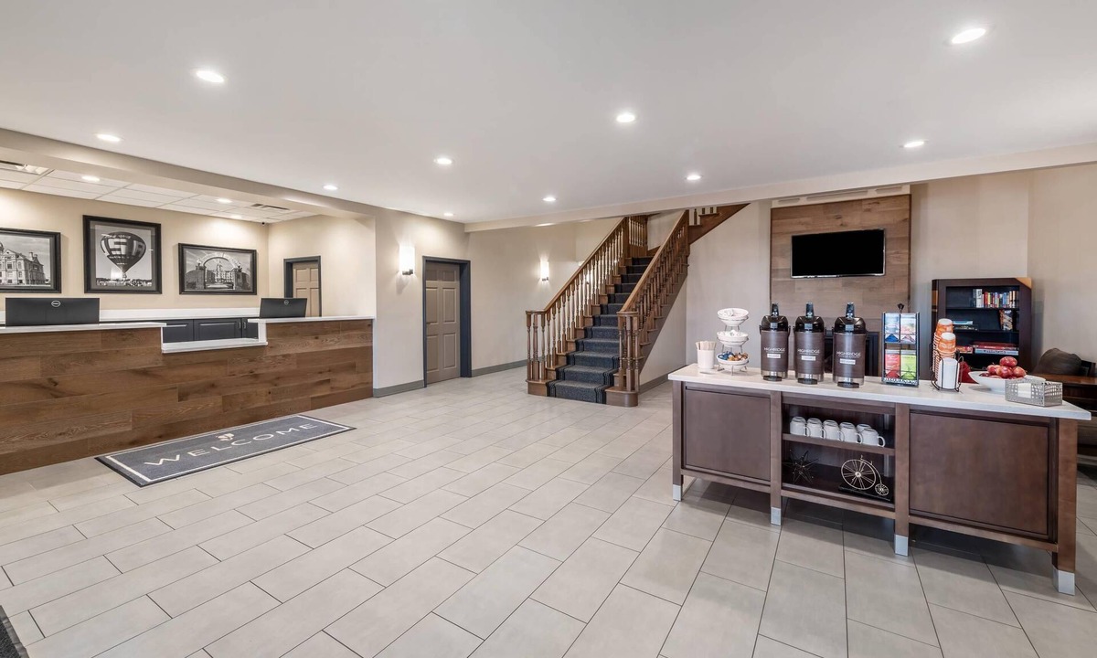 Findlay Hotel | Country Inn & Suites by Radisson, Findlay, OH