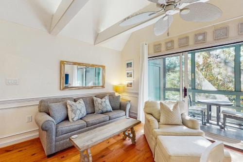 West Beach Village House | Courtside 1412