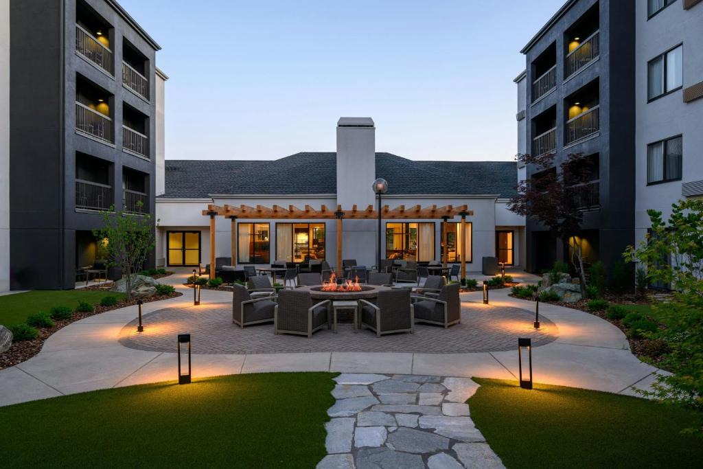 East End Hotel | Courtyard by Marriott Boise Downtown