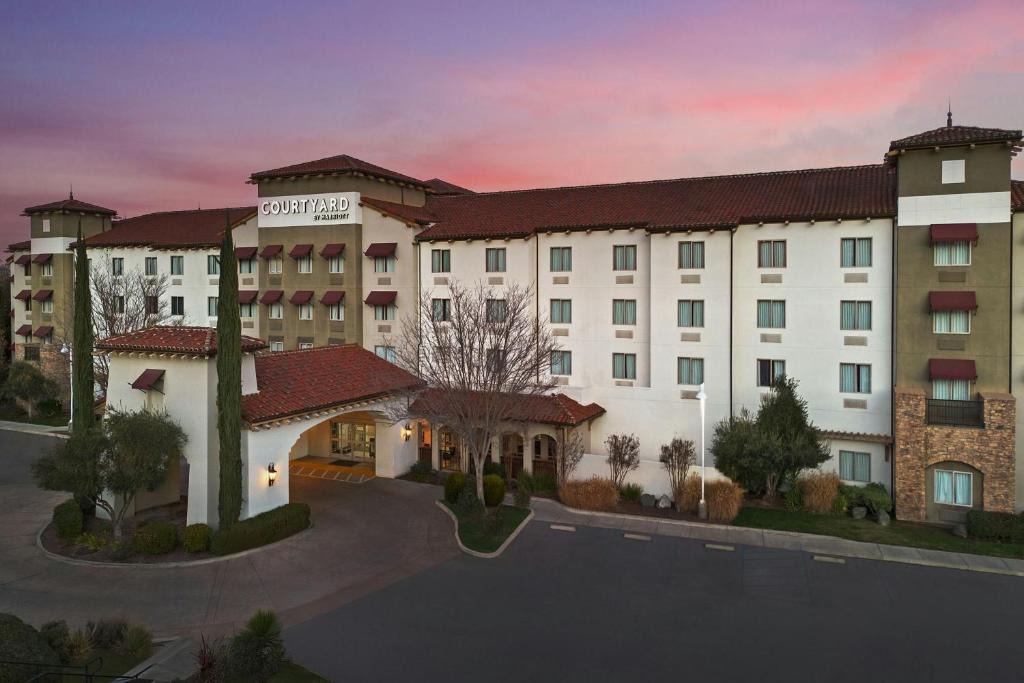 Paso Robles Hotel | Courtyard by Marriott Paso Robles