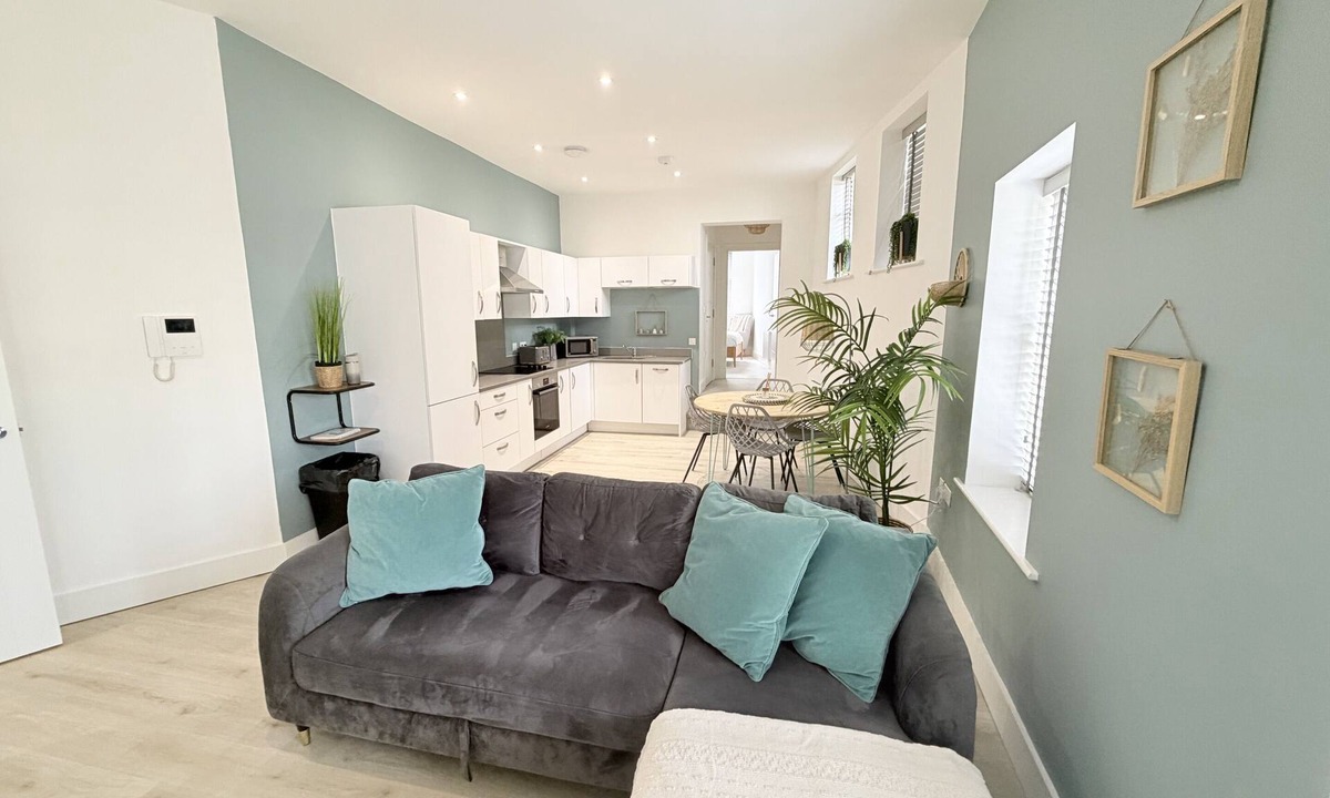 Southampton City Centre Apartment | Courtyard Retreat