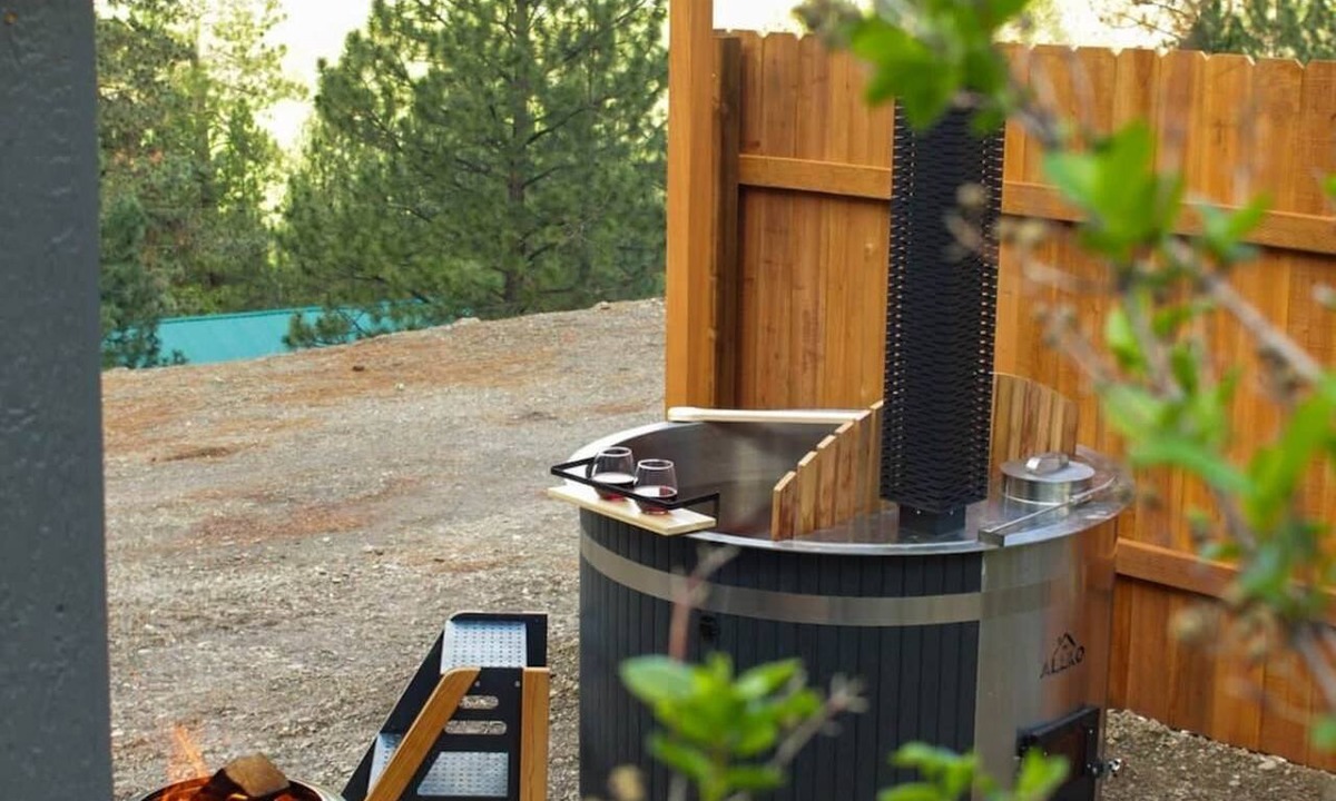 Plains House | Coyote Ridge Hideaway. Wood fired hot tub.