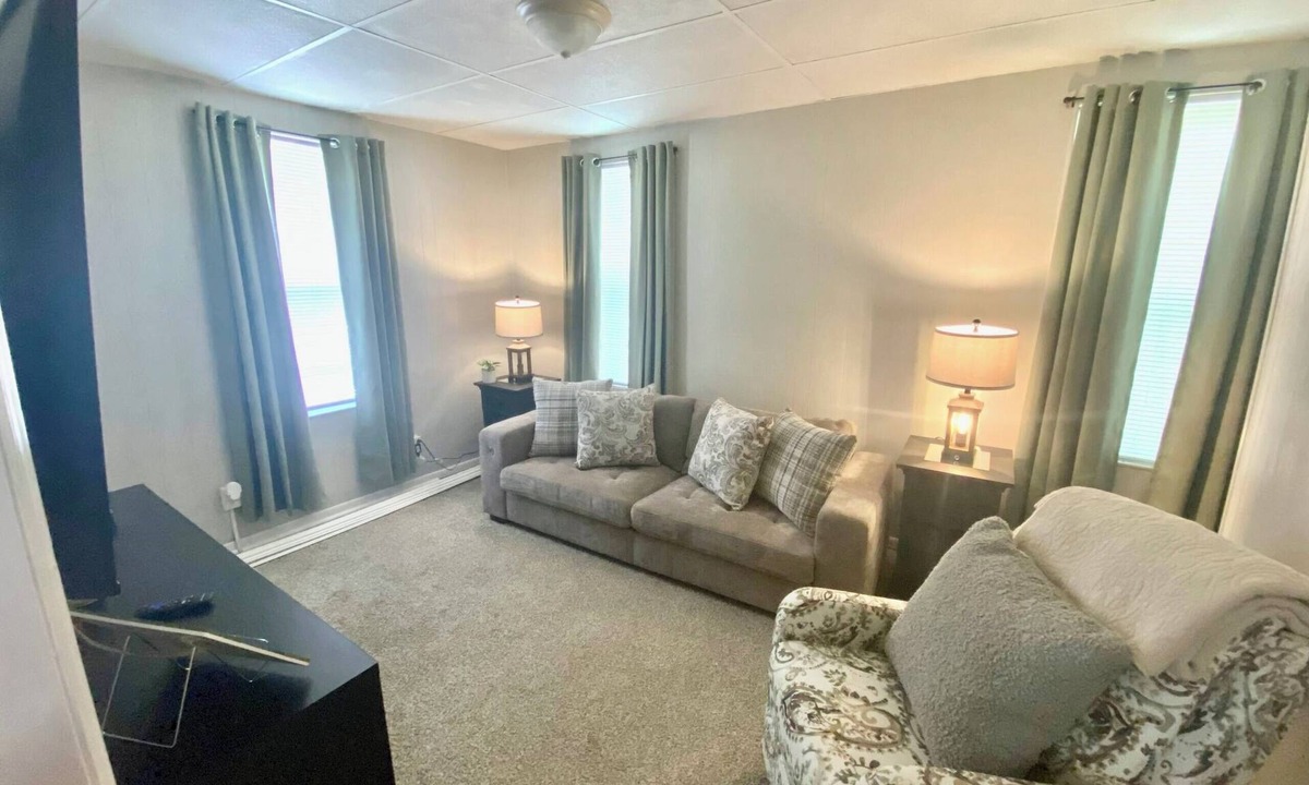 Huntington Apartment | Cozy 1-bedroom apartment in tranquil Huntington with AC