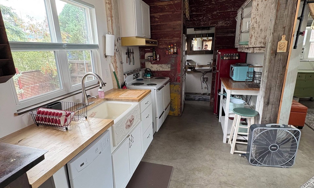 Riverfront Cottage | Cozy 1-bedroom Mini House close to down town Missoula
