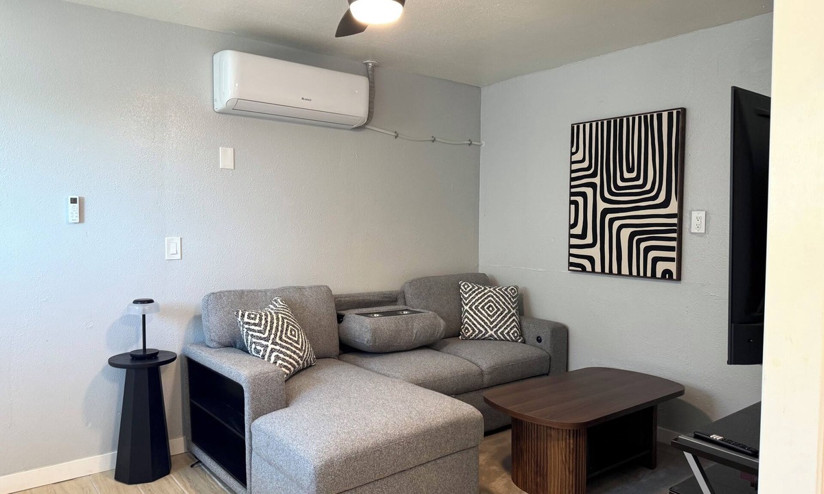Hanford Apartment | Cozy 1-Bedroom Retreat with In-Unit Laundry