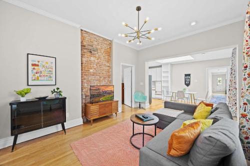 Cherokee Triangle Apartment | Cozy 1BR Near Downtown King Bed Full Kitchen