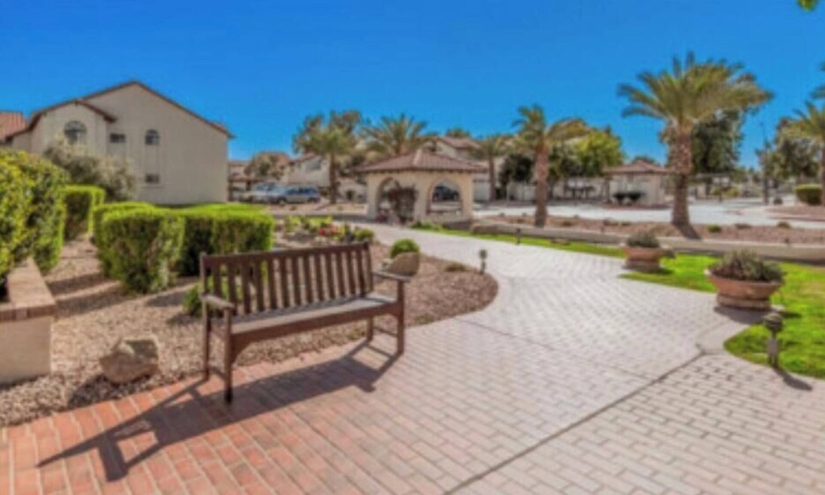Central Scottsdale Condo | Cozy 2-bedroom condo in beautiful Scottsdale, fitness room, heated pool