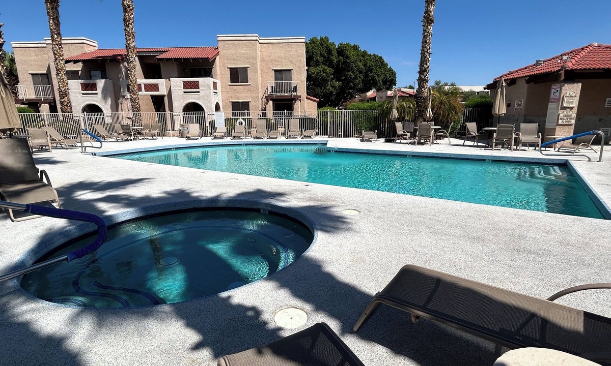 Glendale Condo | Cozy 2-bedroom condo with AC, fitness room, WiFi in enjoyable Glendale