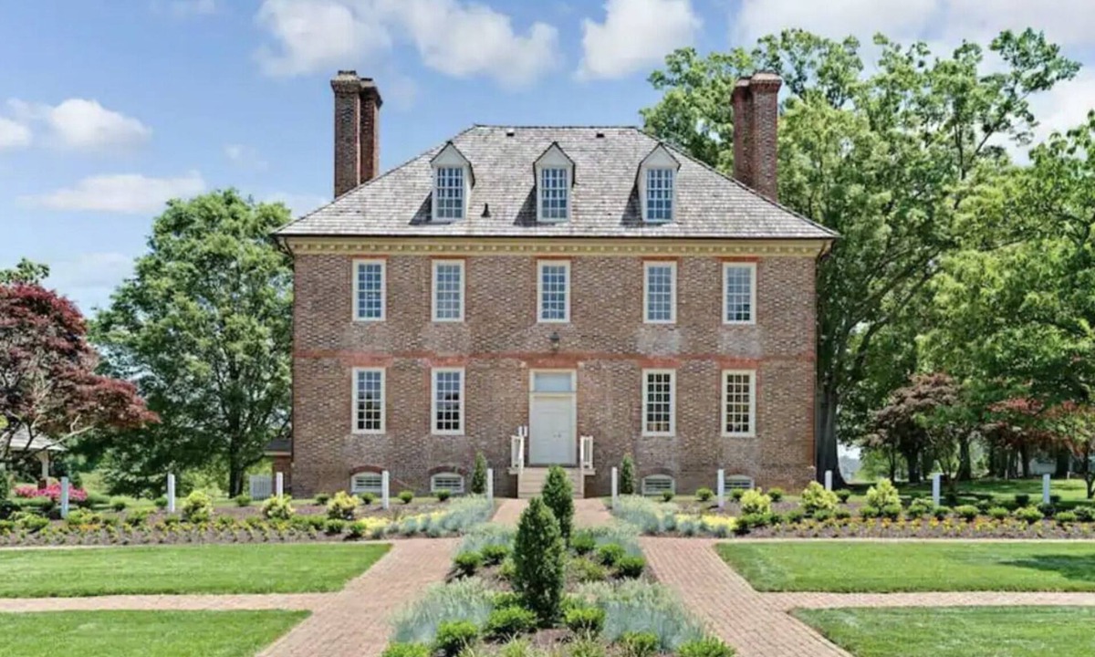 Berkeley Resort | Cozy 2 Bedroom Upstairs Suite at the Historic Powhatan