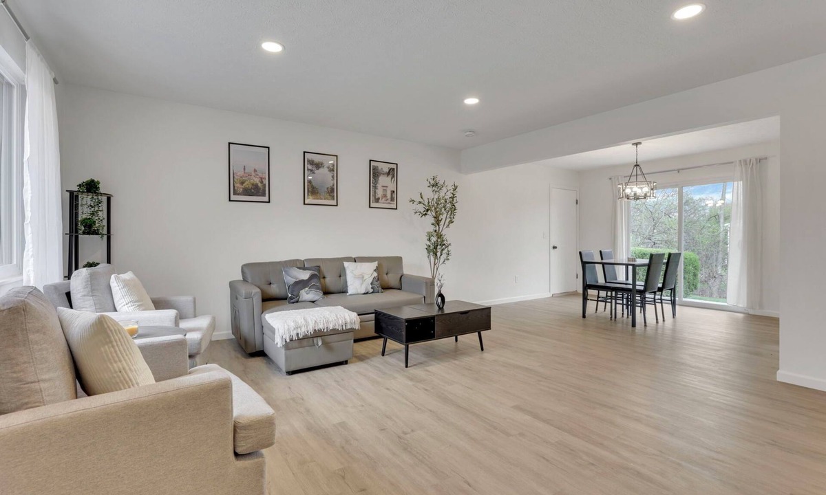 Northwest Columbus House | Cozy 3 bed, 2 bath Ranch Home in Columbus with Garage Parking