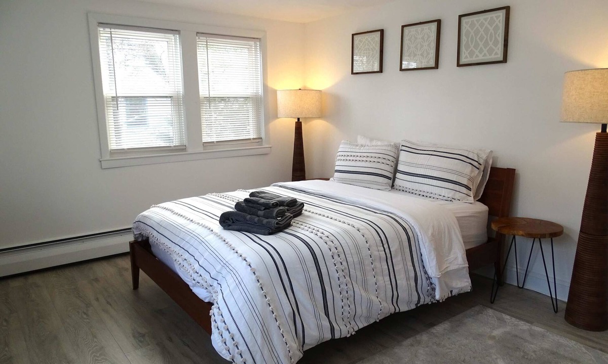 Wayland Apartment | Cozy 3 Bed Apt in Quiet Neighborhood
