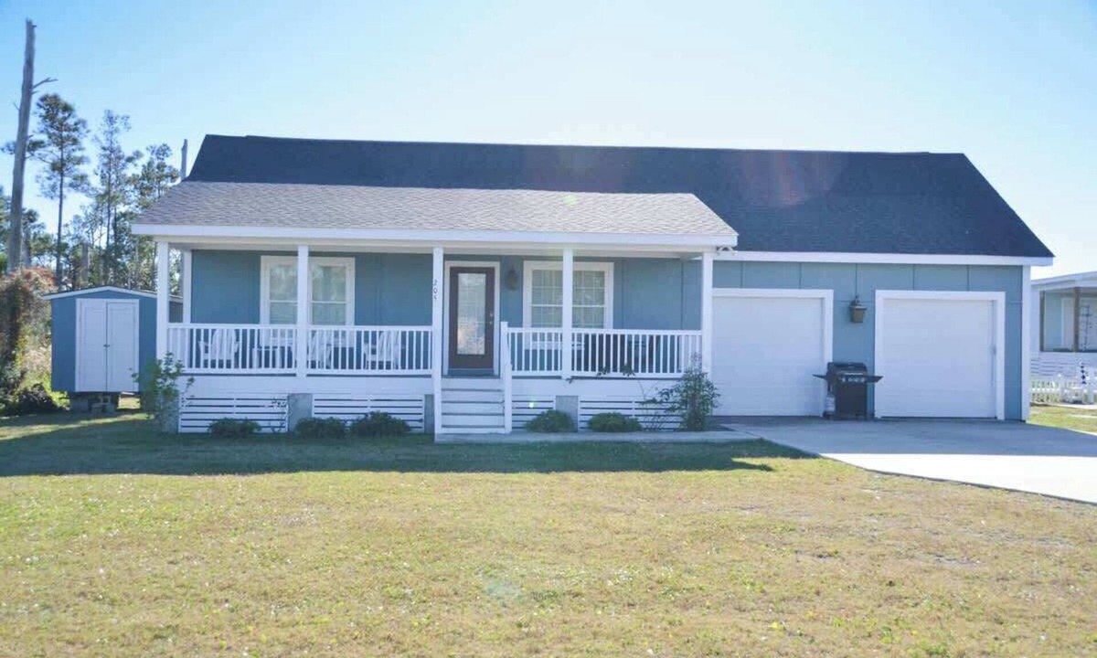 Davis Cottage | Cozy 3BR Cottage Fishing Private Dock Boating