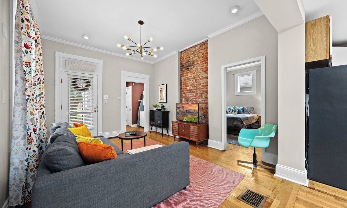Cherokee Triangle Apartment | Cozy Bardstown suite walk to brunch, bars, bourbon