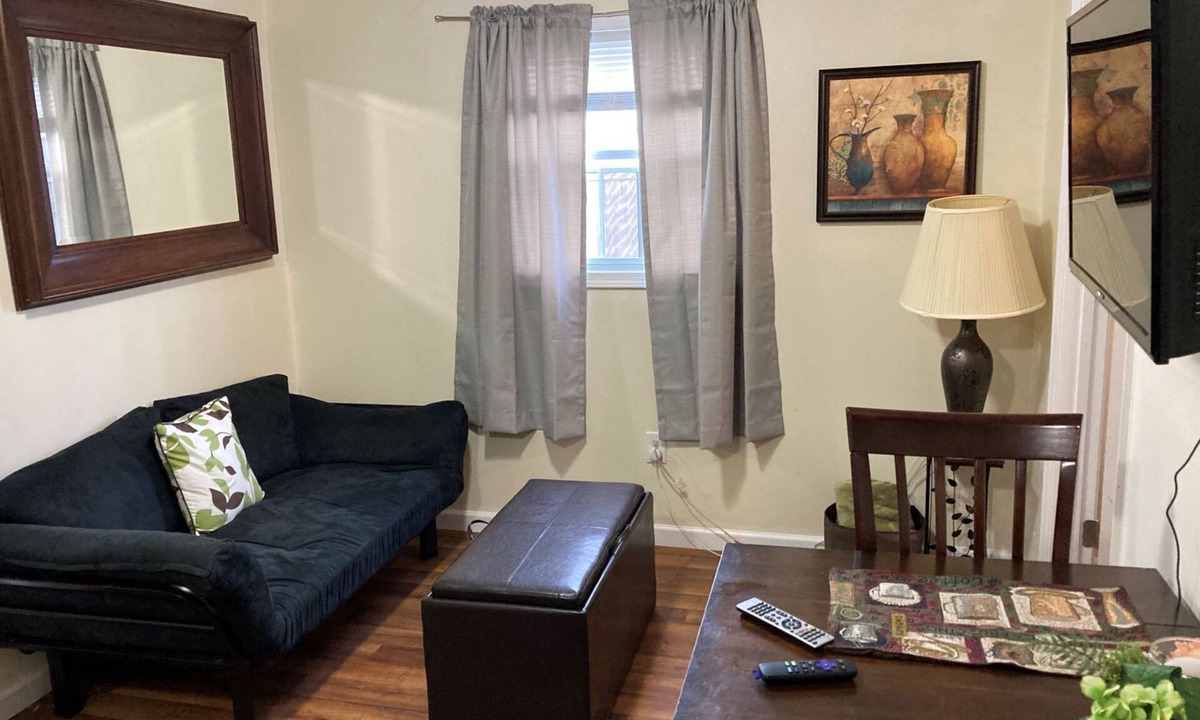 Hampton House | Cozy Buckroe Beach Retreat! Steps from the Shore!