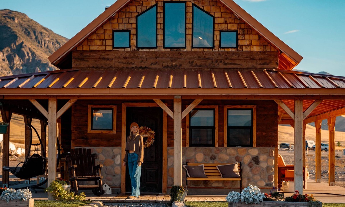 Monroe Cabin | COZY Cabin for Couple Getaways-4 min to Hot Springs-Central to Utah's Mighty 5