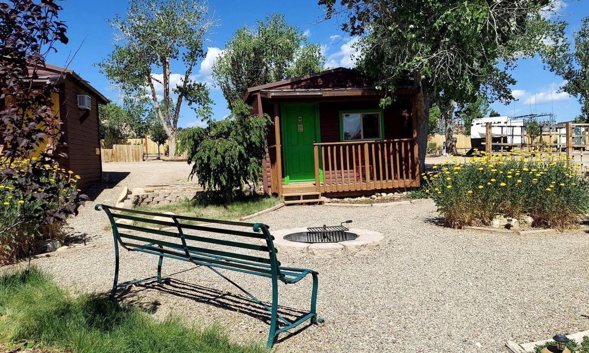 Escalante Cabin | Cozy Cabin in Escalante, Utah - Amazing Glamping Spot for Exploring Canyons and National Parks