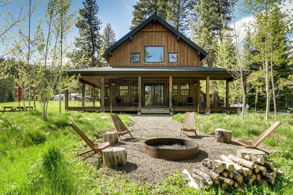 Tamarack Resort House | Cozy Cabin Nestled at the Base of Tamarack Resort!