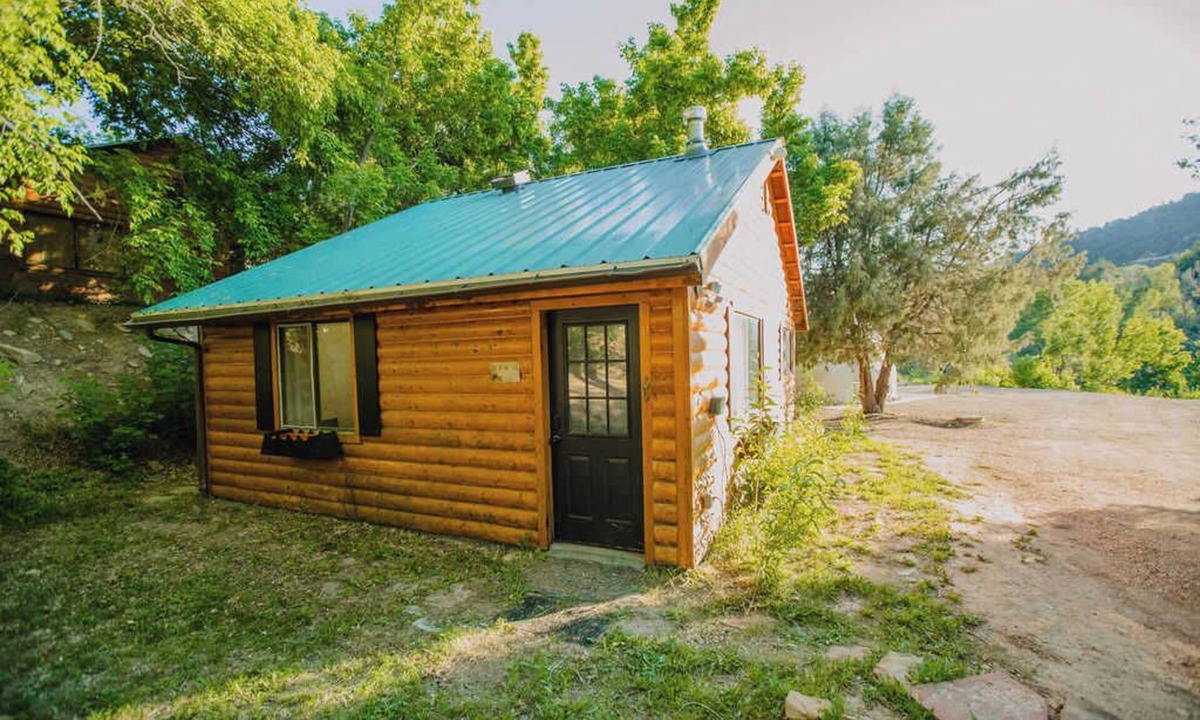 Glendale Cabin | Cozy Cabin Retreat Near Zion with Sauna & hot tub.