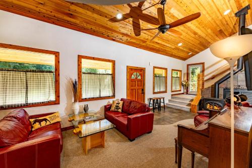Blanchard House | Cozy Cedar Cabin Near Silverwood Theme Park - Sleeps 5 - Quiet & Private