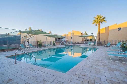 Woodland Springs House | Cozy Coast 3bedroom Condo w Pool & Hot Tub
