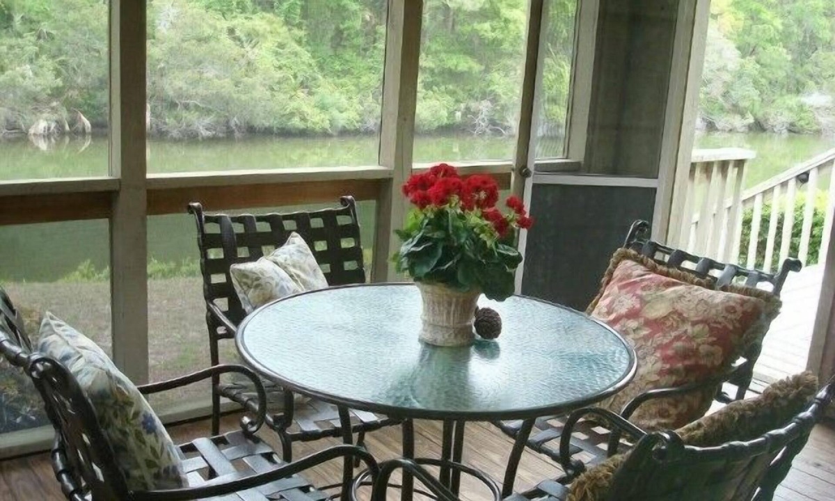 West Beach Cottage | Cozy, Comfy Cottage, Lagoon view, Walk to beach/pool. Great location, location