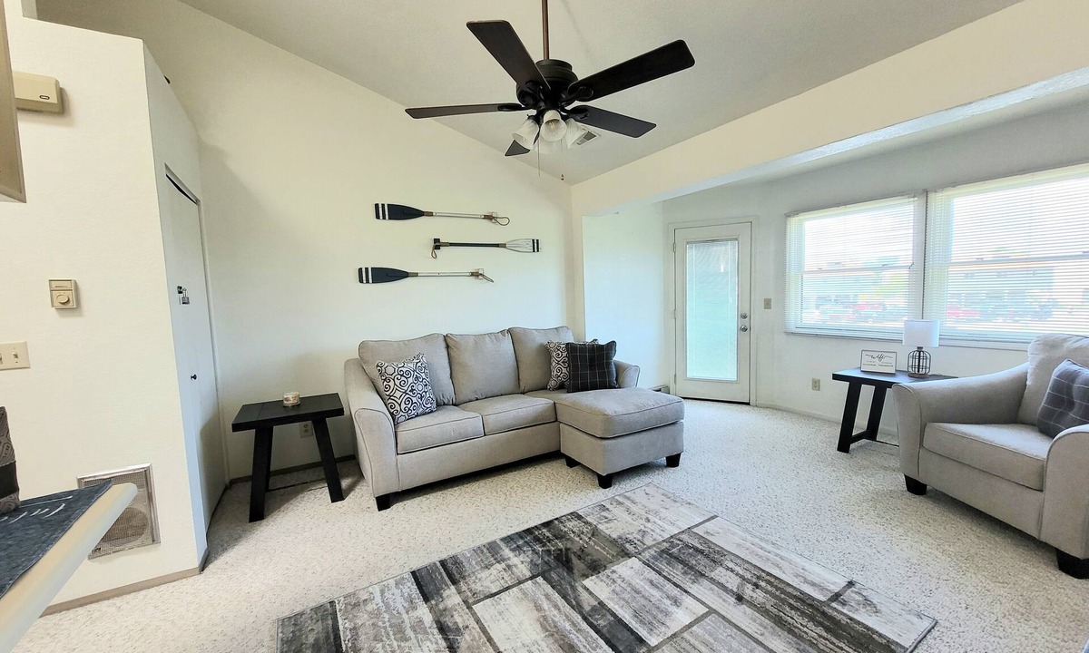 Oak Harbor Condo | Cozy condo near Port Clinton and Magee Marsh